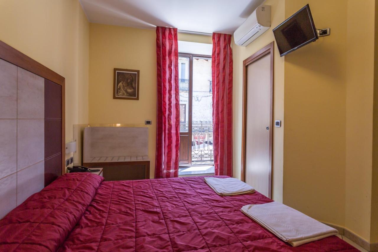 Hotel Conte Ruggero Serra San Bruno Kültér fotó