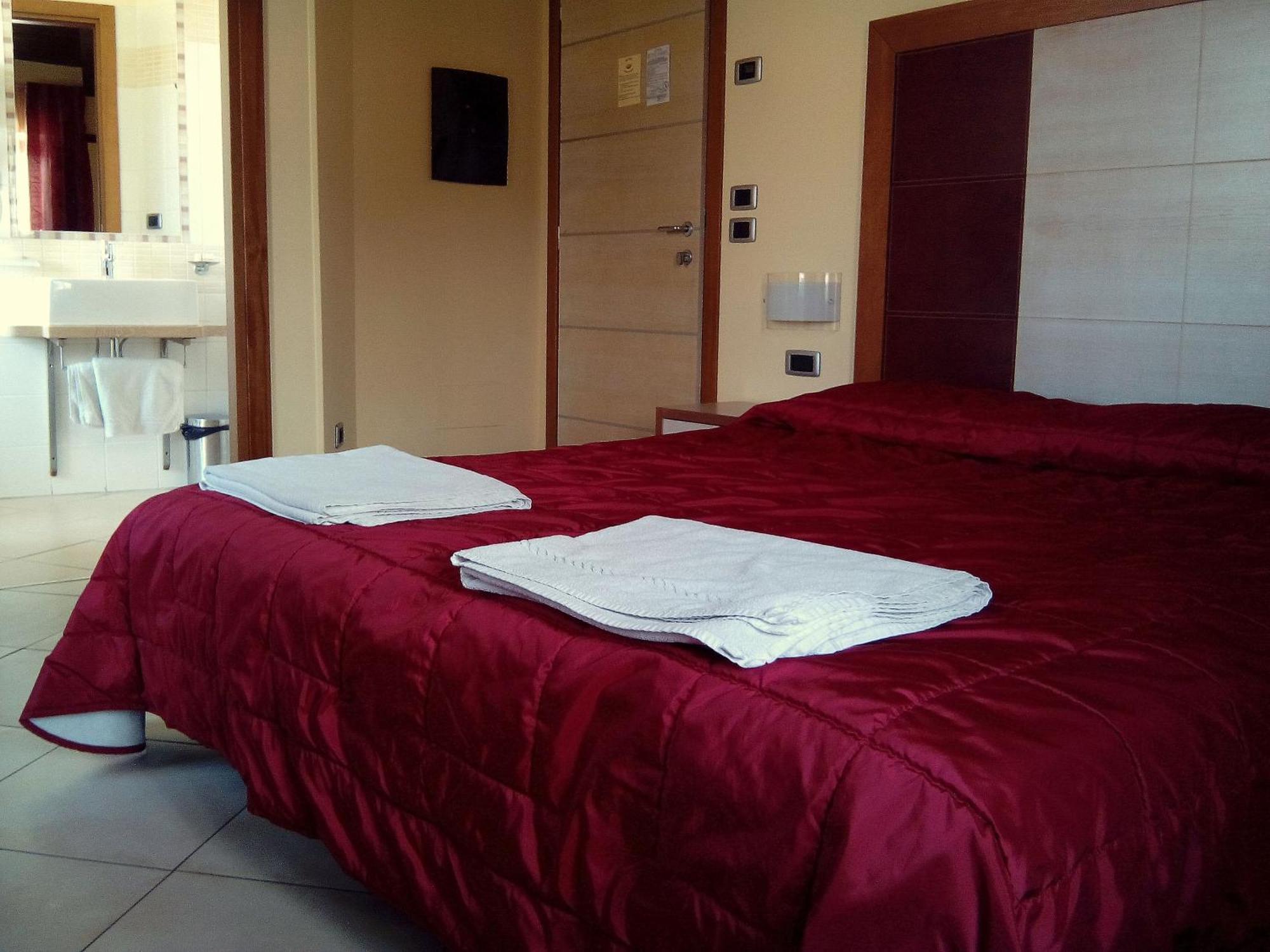 Hotel Conte Ruggero Serra San Bruno Szoba fotó