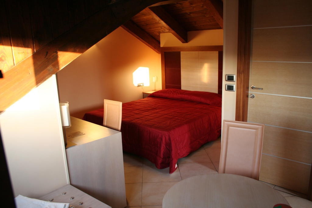 Hotel Conte Ruggero Serra San Bruno Szoba fotó