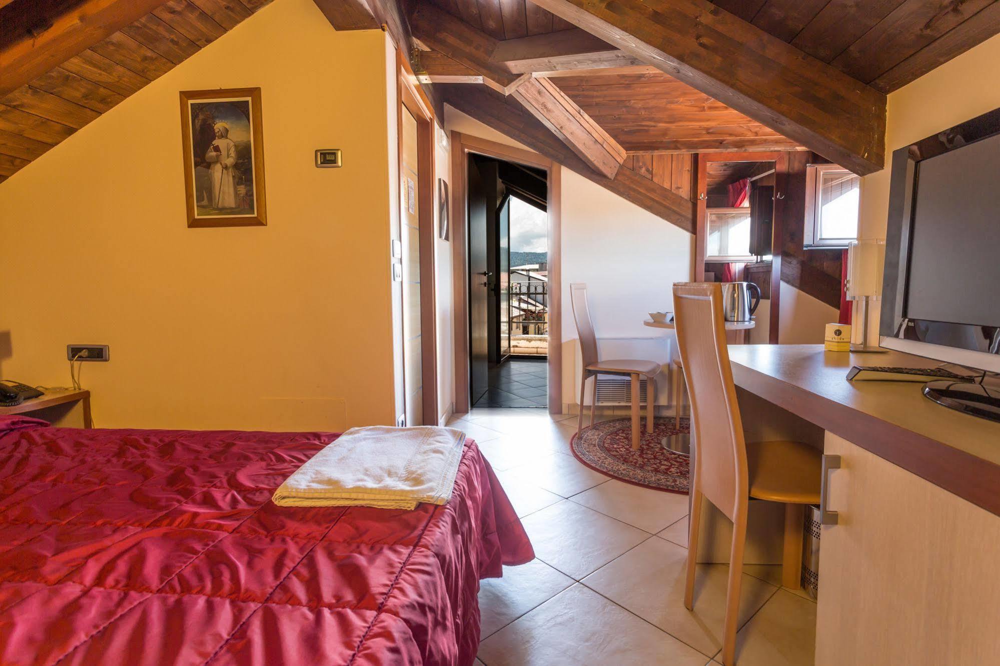 Hotel Conte Ruggero Serra San Bruno Kültér fotó