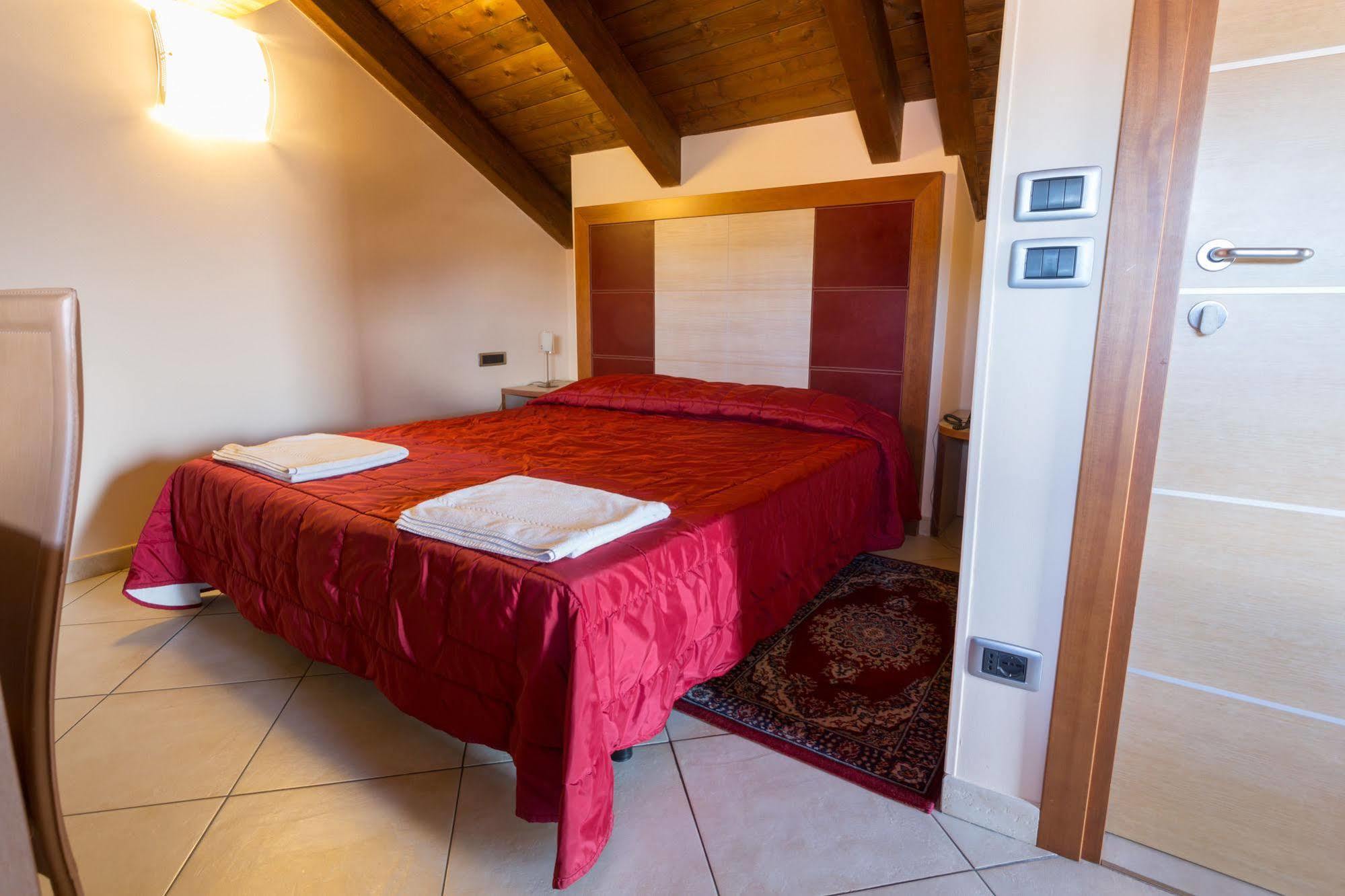 Hotel Conte Ruggero Serra San Bruno Kültér fotó