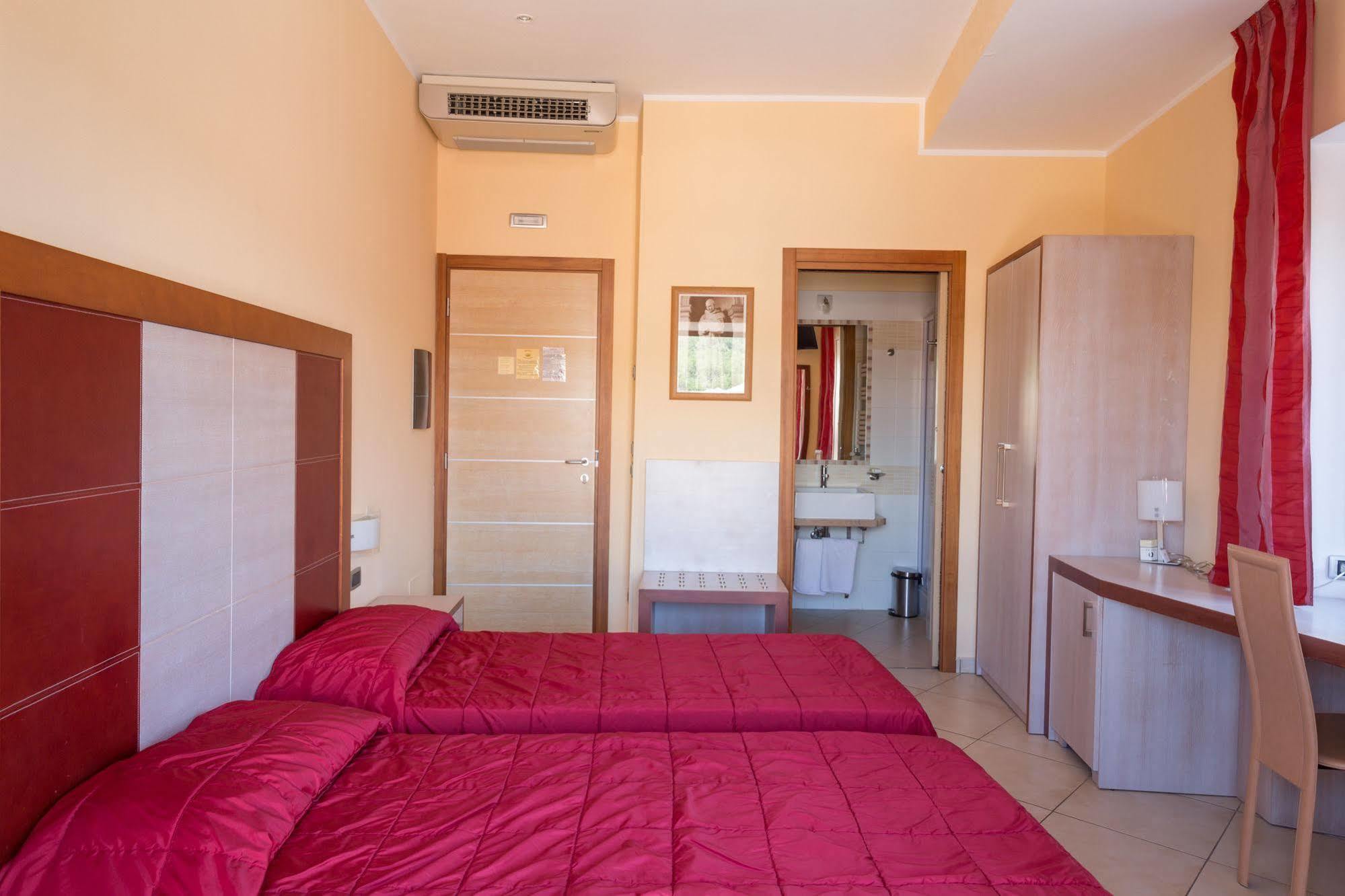 Hotel Conte Ruggero Serra San Bruno Kültér fotó